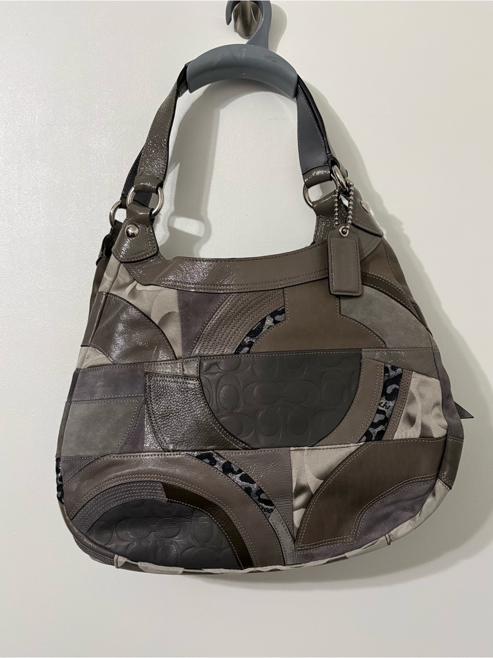 New Vintage Coach Patchwork Shoulder Bag in Gray Leathet and Suede with hangtag